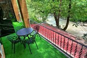 واحد در طبقه دوم ویلای لب رودخونه دردل جنگل اسالم