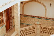 اتاق 4 در طبقه اول اقامتگاه بومگردی نطنز | ایوان اقامتگاه و درب اتاق دونفره4