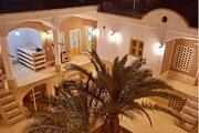 اتاق نورسته در اقامتگاه بومگردی کاشان