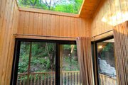 کلبه جنگلی سقف شیشه ای  تکخواب در ماسال