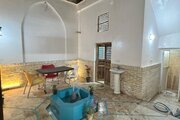 واحد سنتی تکخواب ماه نشین در بومگردی کاشان | حیاط و سرویس بهداشتی ایرانی 