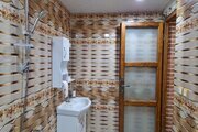 اتاق3 دراقامتگاه بومگردی در نطنز | نمای داخل حمام و روشویی اتاق شماره سه