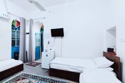 اتاق سه تخته در هتل سنتی در شوشتر
