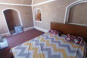 اتاق اقامتگاه بومگردی 2 نفره پروین اعتصامی در یزد