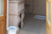 اتاق سه دری در اقامتگاه بومگردی کرمان