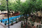 اتاق 5دری در اقامتگاه بومگردی درشیراز