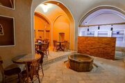 اتاق سنتی سه نفره گوشواره شاه نشین در بوم گردی کاشان
