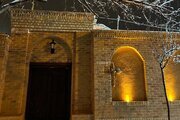 اتاق سنتی پنج دری در اقامتگاه بومگردی شاهین شهر و میمه