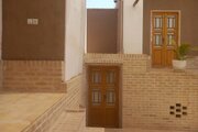 اتاق نورسته در اقامتگاه بومگردی کاشان