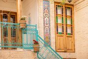 اتاق آلاله در اقامتگاه بومگردی شیراز