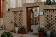 اتاق 1فرش در طبقه اول اقامتگاه بومگردی نطنز | ورودی اقامتگاه