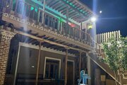 اتاق بالا نشین اقامتگاه بومگردی در شاهرود