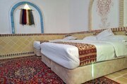 اتاق 1فرش در طبقه اول اقامتگاه بومگردی نطنز | تشک طبی فنری