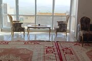 ویلا تریپلکس مبله دوخواب ماه پری در دماوند | هال و پذیرایی و دید به بیرون