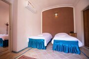 اتاق 4 نفره  تار و تنبور  در هتل سنتی کاشان