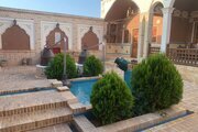 اتاق کرشاهی در اقامتگاه بومگردی کاشان