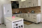 عمارت آرتین استخردار چهار فصل با فوتبال دستی در چهارباغ