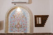 اتاق 4 در طبقه اول اقامتگاه بومگردی نطنز | کولرگازی و جالباسی داخل اتاق چهار