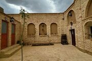 اتاق سنتی شبستان در اقامتگاه بومگردی شاهین شهر و میمه