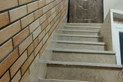 اتاق طبقه اول اقامتگاه سنتی در نطنز | راهروی ورودی طبقه اول