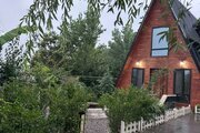 کلبه سوئیسی جکوزی دار دوخواب در سوادکوه | نمای کلبه و آلاچیق 