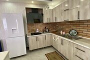 عمارت آرتین استخردار چهار فصل با فوتبال دستی در چهارباغ