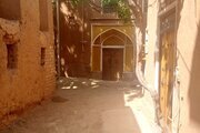 اتاق همکف اقامتگاه سنتی در نطنز | محوطه اطراف