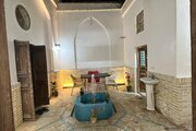 واحد سنتی تکخواب ماه نشین در بومگردی کاشان | حیاط 