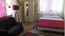 اتاق چهار نفره در هاستل در تهران