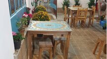 اتاق سه تخته شمعدونی اقامتگاه بوم گردی در اصفهان