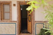اتاق 4 در طبقه اول اقامتگاه بومگردی نطنز | نمای ورودی اتاق چهار در راهروی اقامتگاه
