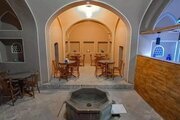 اتاق سنتی سه نفره گوشواره شاه نشین در بوم گردی کاشان