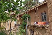 اتاق در اقامتگاه بومگردی در اسفراین