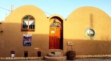 اتاق در اقامتگاه بومگردی در میبد