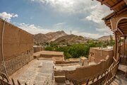 اتاق آفتابگردان دراقامتگاه بوم گردی برزک کاشان