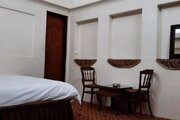 اتاق سنتی دوتخته دالو در بوم گردی کاشان
