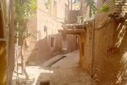 اتاق همکف اقامتگاه سنتی در نطنز | محوطه اطراف