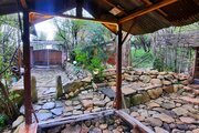 کلبه دوطبقه چوبی درختی صنوبر در بومگردی سوادکوه