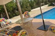عمارت آرتین استخردار چهار فصل با فوتبال دستی در چهارباغ