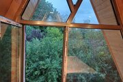 کلبه سوئیسی دوخواب دیار در آستانه اشرفیه | نمای طبقه دوم رو به جنگل