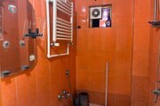 واحد مبله تکخواب در طبقه دوم ویلا  سرای پدری در شفت