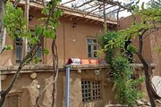 اتاق در اقامتگاه بومگردی در اسفراین