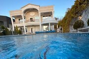 عمارت ویلایی سه خواب استخردار هوراد در کردان