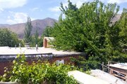 اتاق طبقه اول اقامتگاه سنتی در نطنز | نمای پشت بام