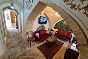 اتاق استاد ارحام صدر در اقامتگاه بومگردی اصفهان