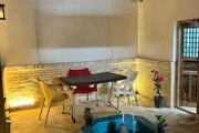 واحد سنتی تکخواب ماه نشین در بومگردی کاشان | حیاط 