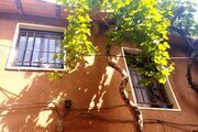 اتاق طبقه اول اقامتگاه سنتی در نطنز | نمای ساختمان