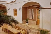 اتاق آترین بانو در اقامتگاه بومگردی کاشان