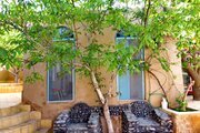 واحد تکخواب توت شمرونی در بومگردی برزک