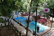 اتاق 5دری در اقامتگاه بومگردی درشیراز
